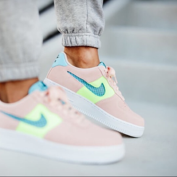 Nike Womens Air Force 1 Low '07 SE NWT 7.5 - Picture 3 of 6